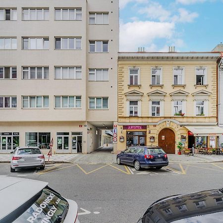 Spacious Apartments Near Karlin Square Prague Exterior photo