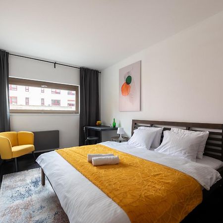 Spacious Apartments Near Karlin Square Prague Exterior photo