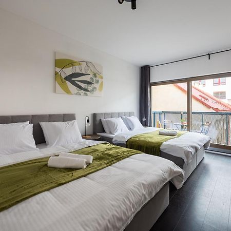 Spacious Apartments Near Karlin Square Prague Exterior photo