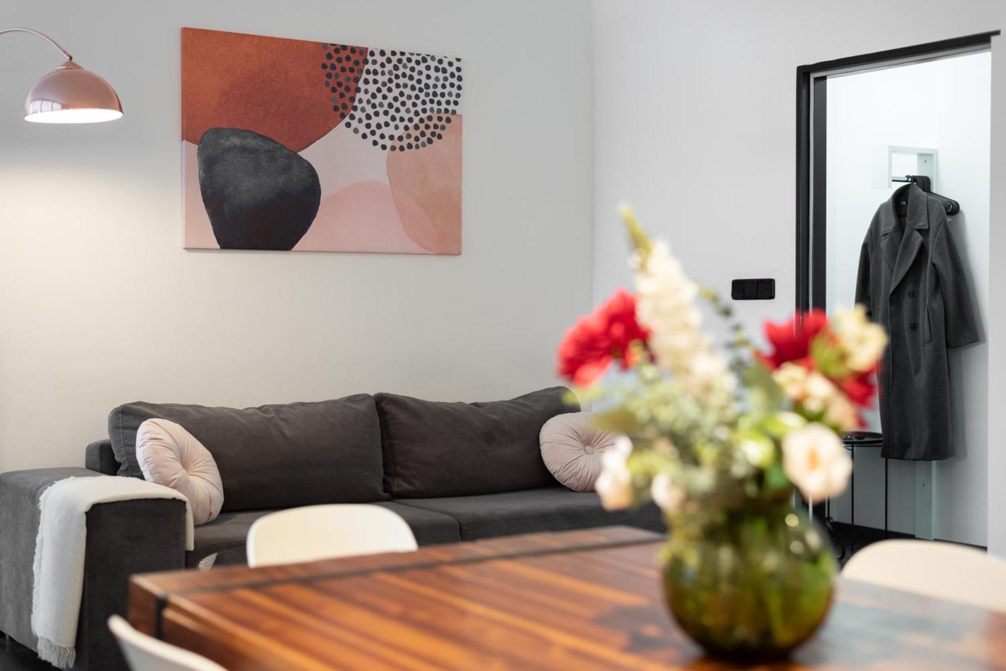 Spacious Apartments Near Karlin Square Prague Exterior photo