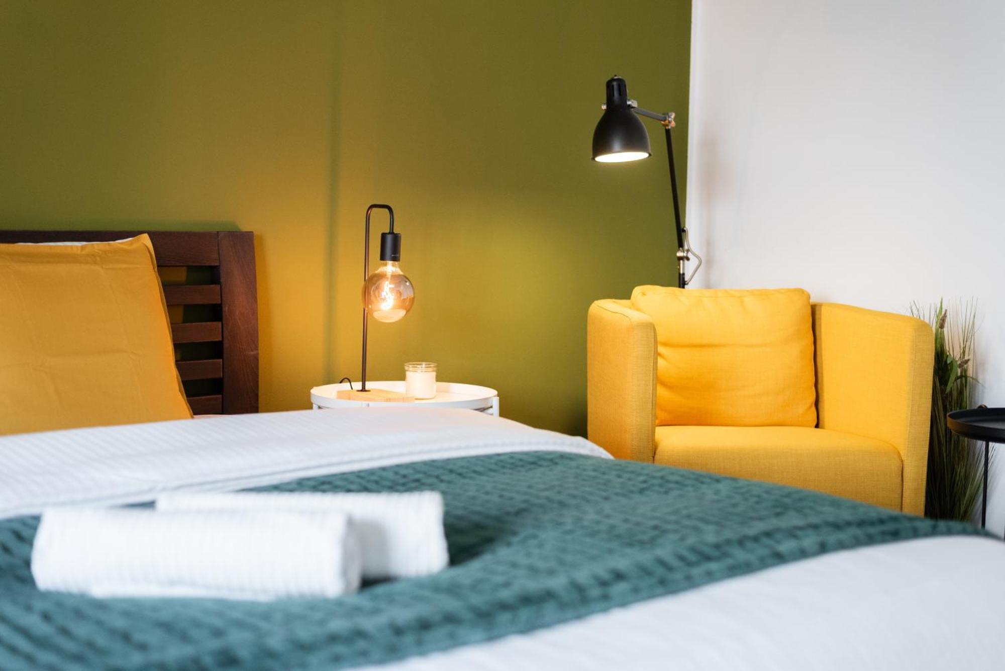 Spacious Apartments Near Karlin Square Prague Exterior photo