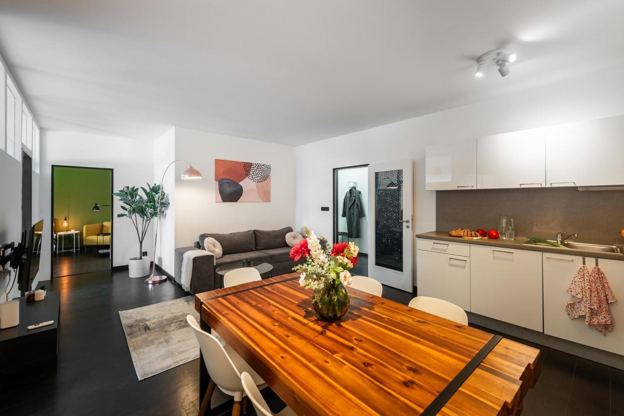 Spacious Apartments Near Karlin Square Prague Exterior photo