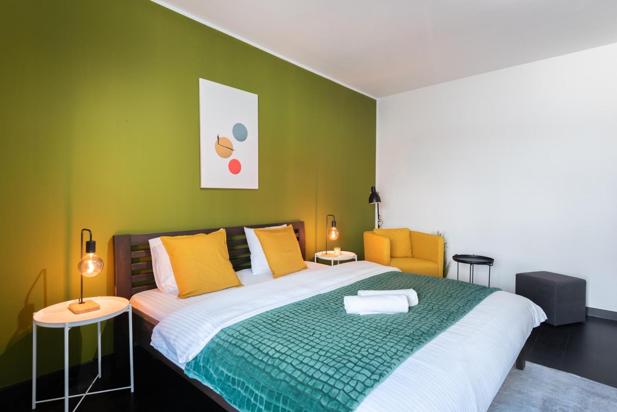 Spacious Apartments Near Karlin Square Prague Exterior photo