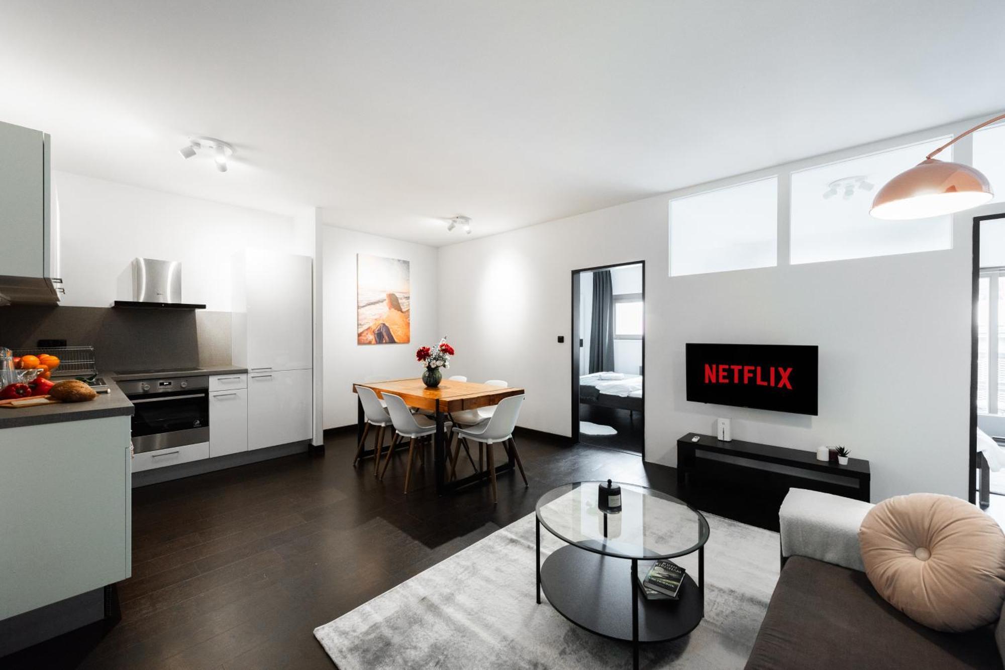Spacious Apartments Near Karlin Square Prague Exterior photo