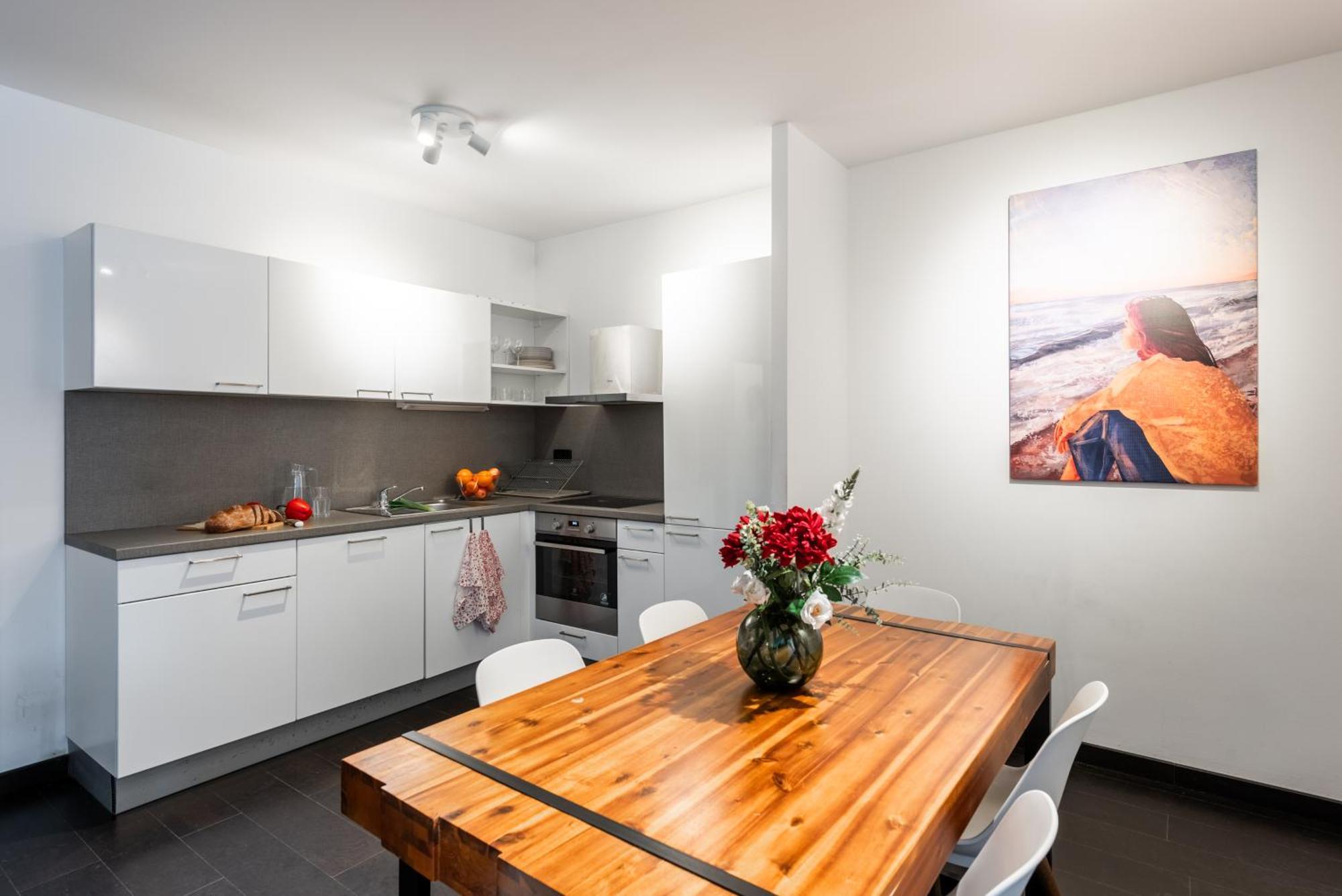 Spacious Apartments Near Karlin Square Prague Exterior photo