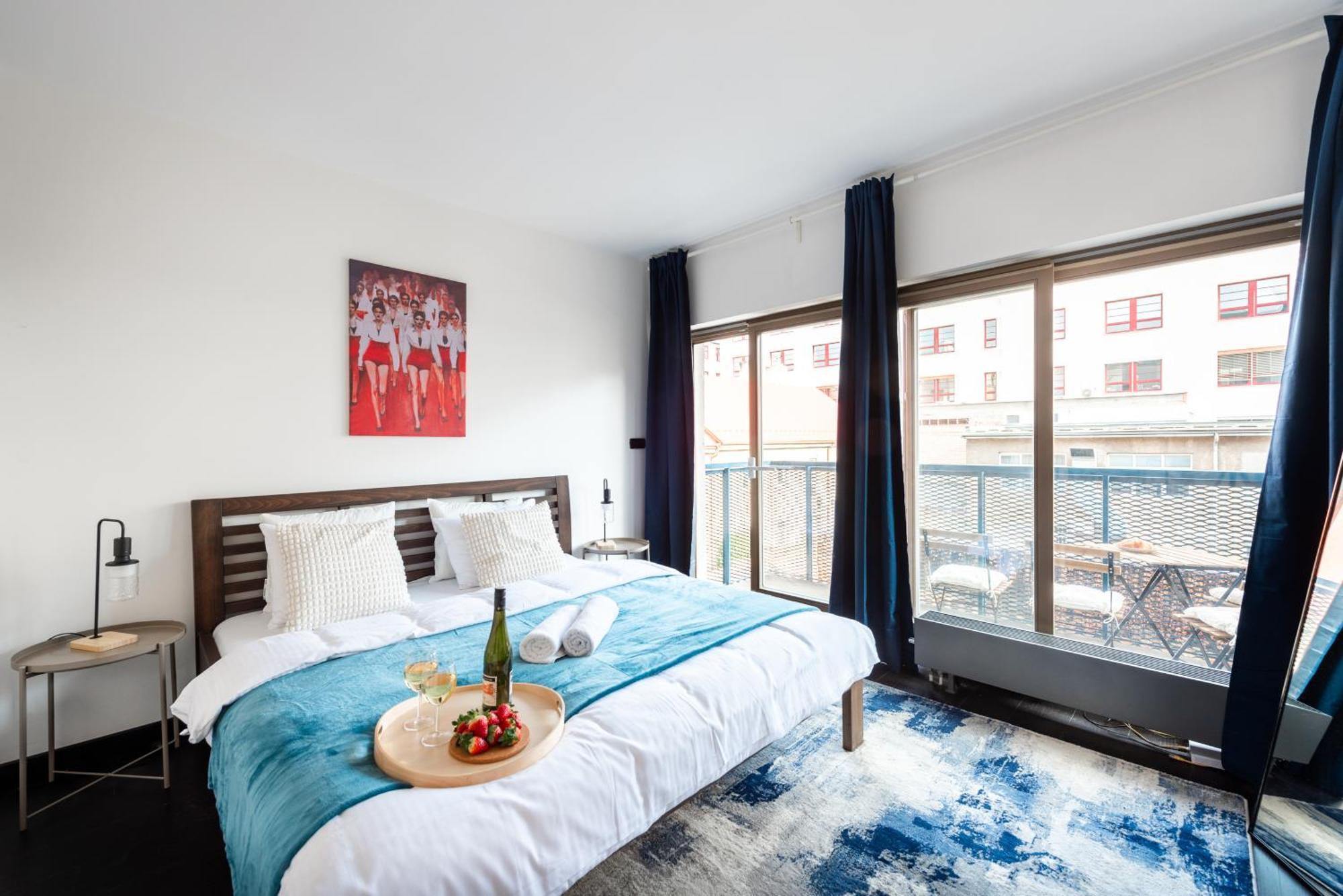 Spacious Apartments Near Karlin Square Prague Exterior photo