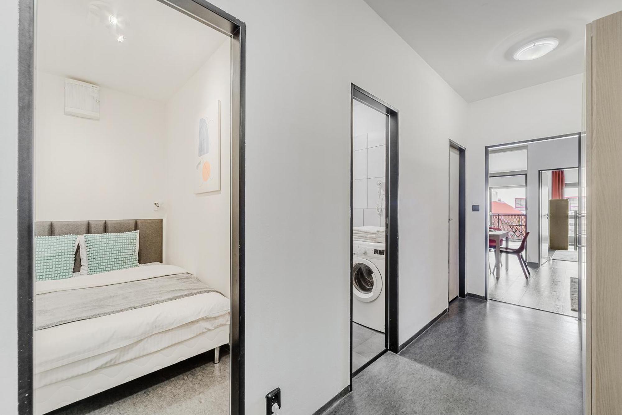 Spacious Apartments Near Karlin Square Prague Exterior photo