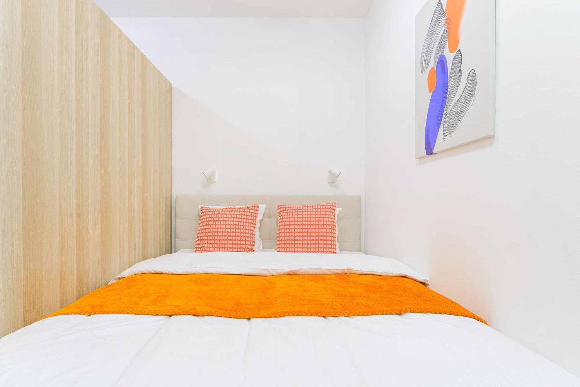 Spacious Apartments Near Karlin Square Prague Exterior photo
