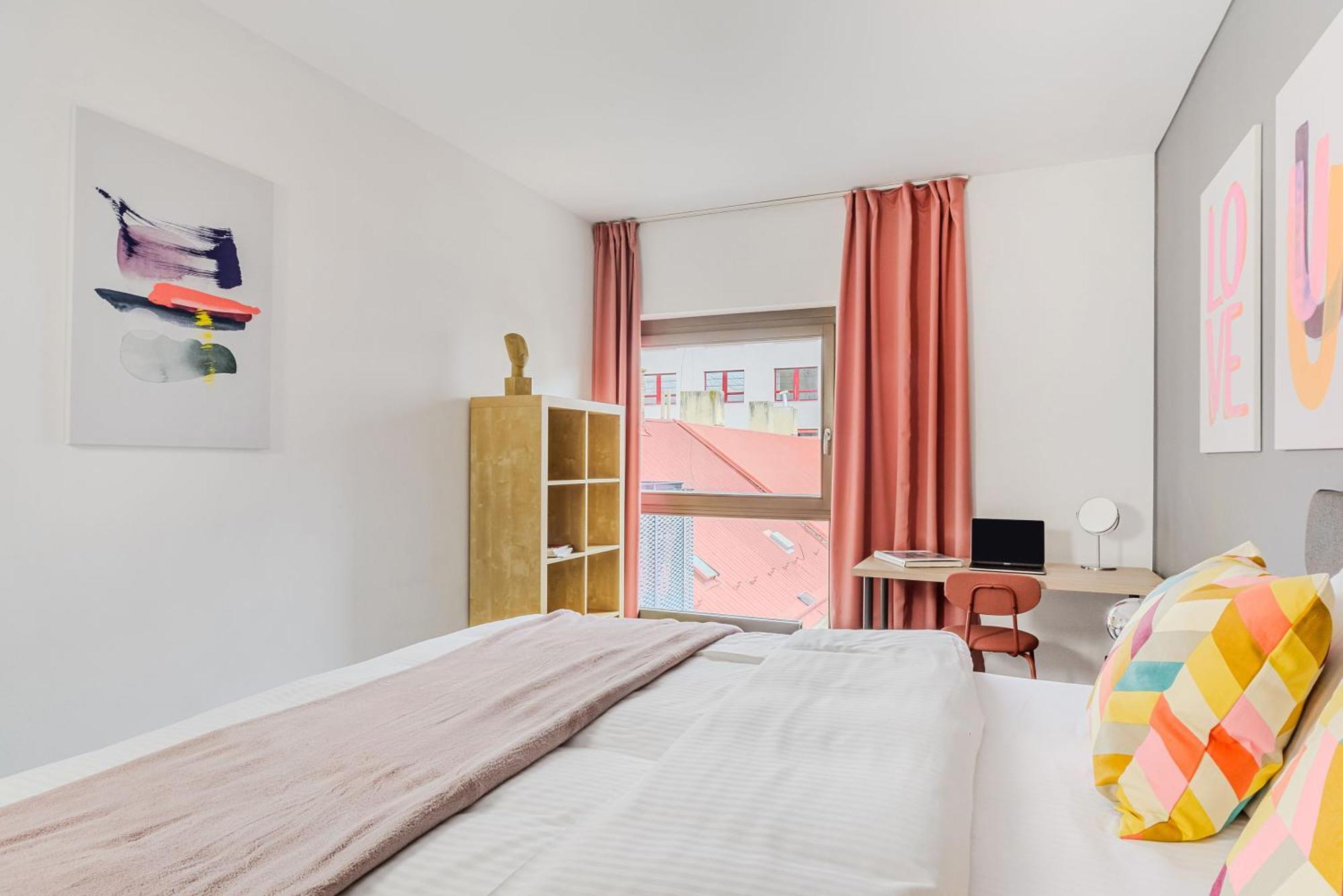 Spacious Apartments Near Karlin Square Prague Exterior photo