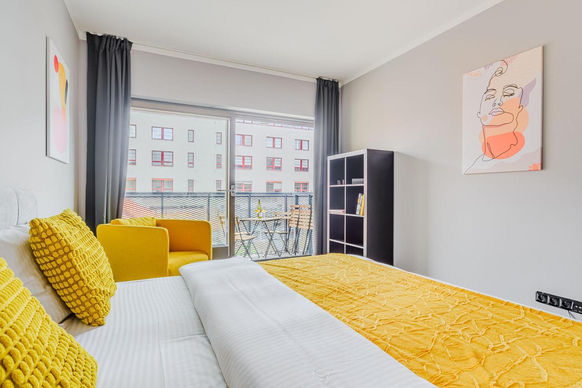 Spacious Apartments Near Karlin Square Prague Exterior photo