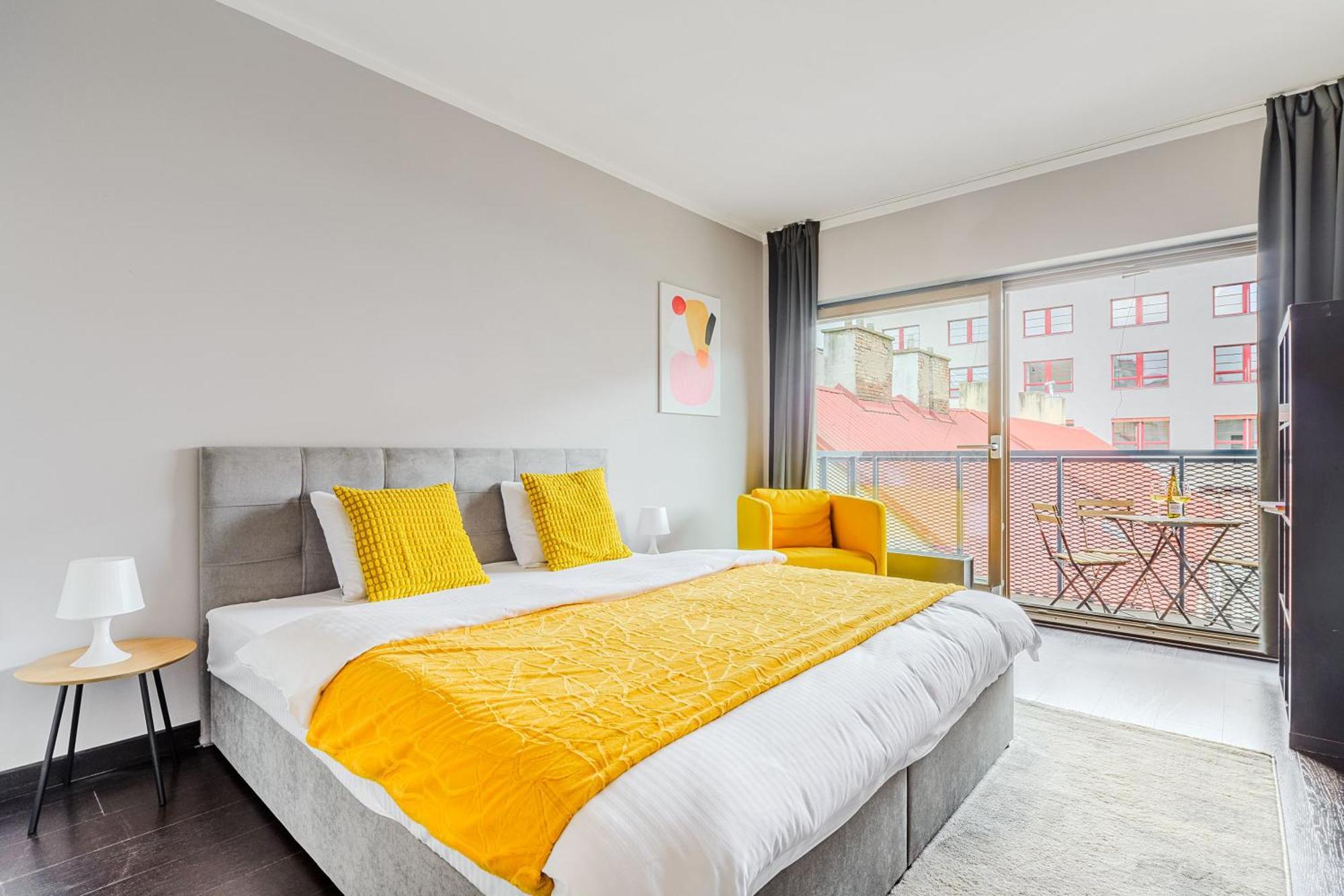 Spacious Apartments Near Karlin Square Prague Exterior photo