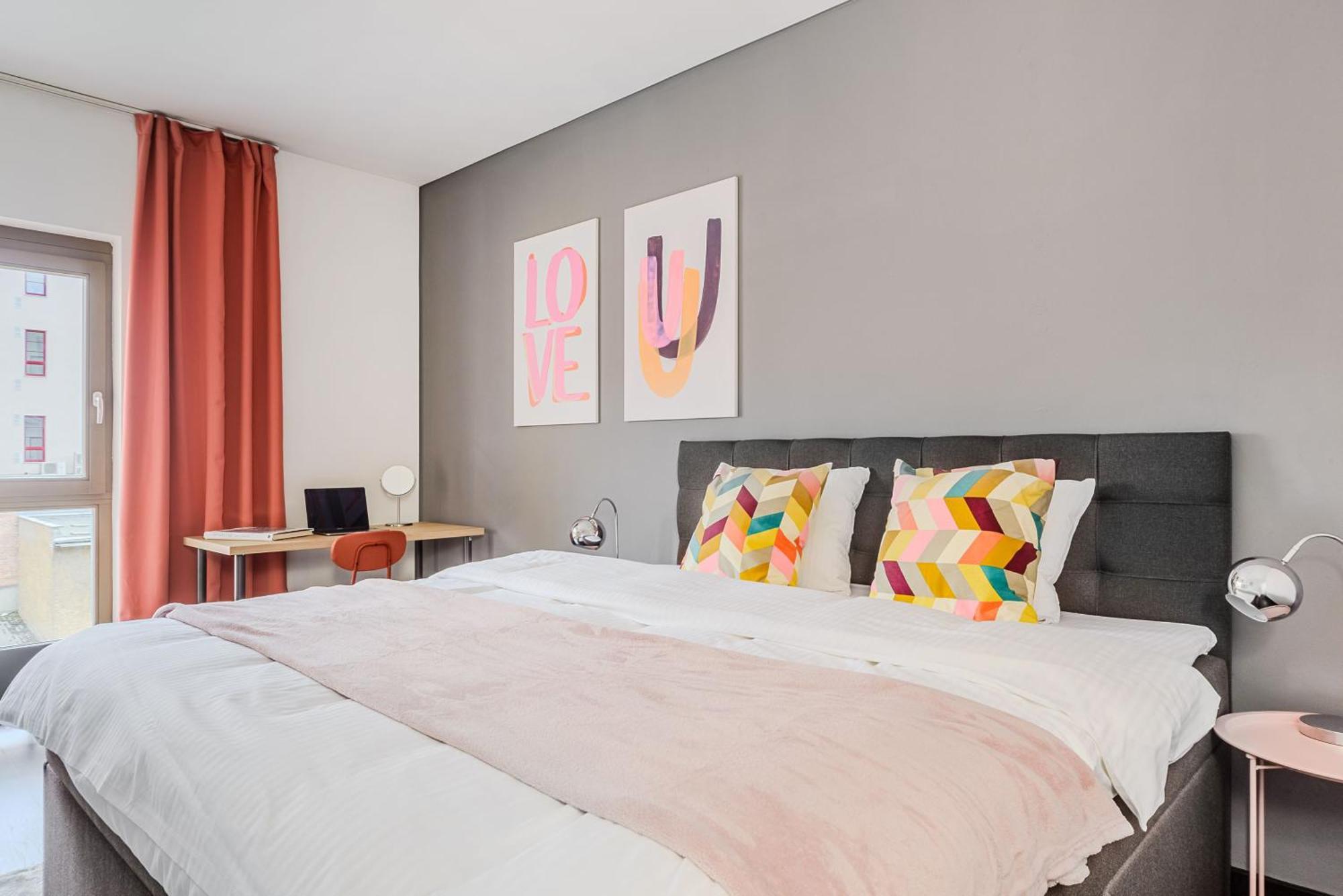 Spacious Apartments Near Karlin Square Prague Exterior photo