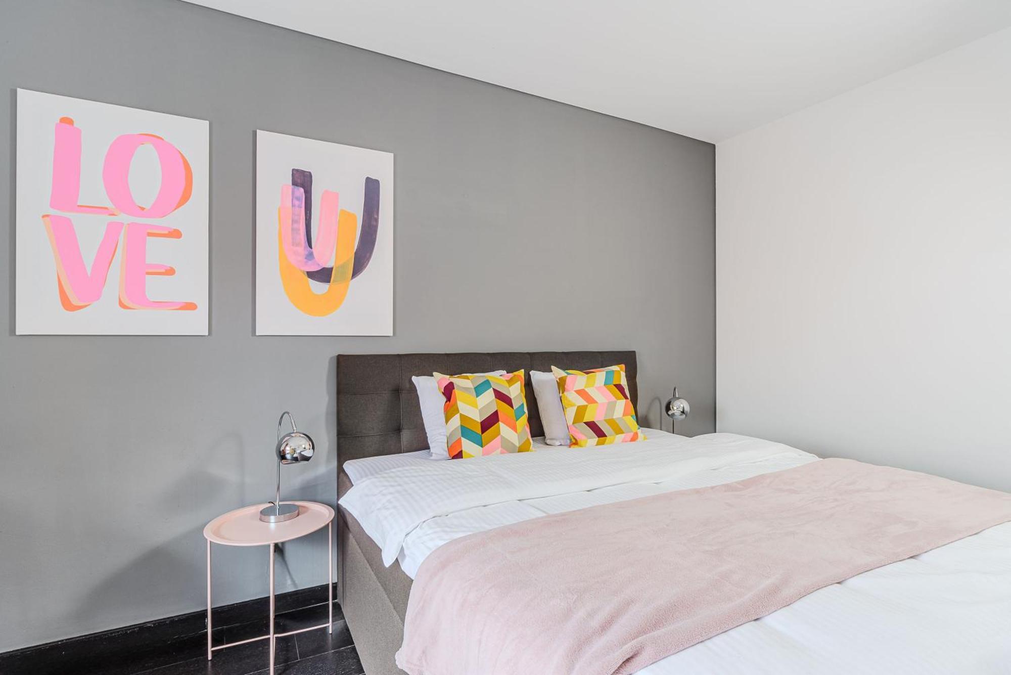 Spacious Apartments Near Karlin Square Prague Exterior photo
