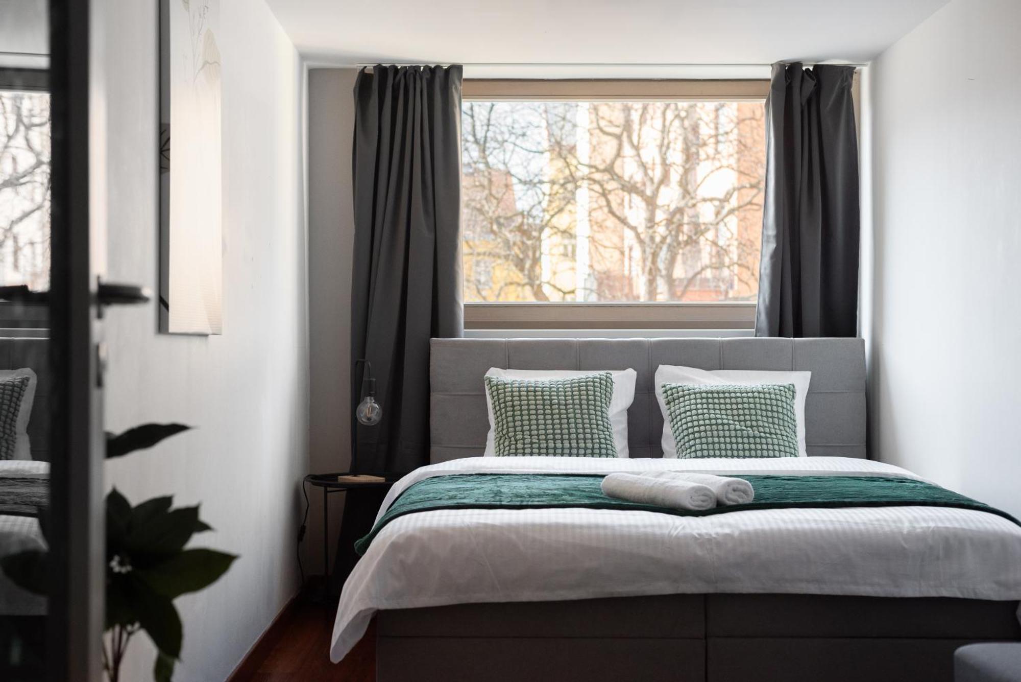 Spacious Apartments Near Karlin Square Prague Exterior photo