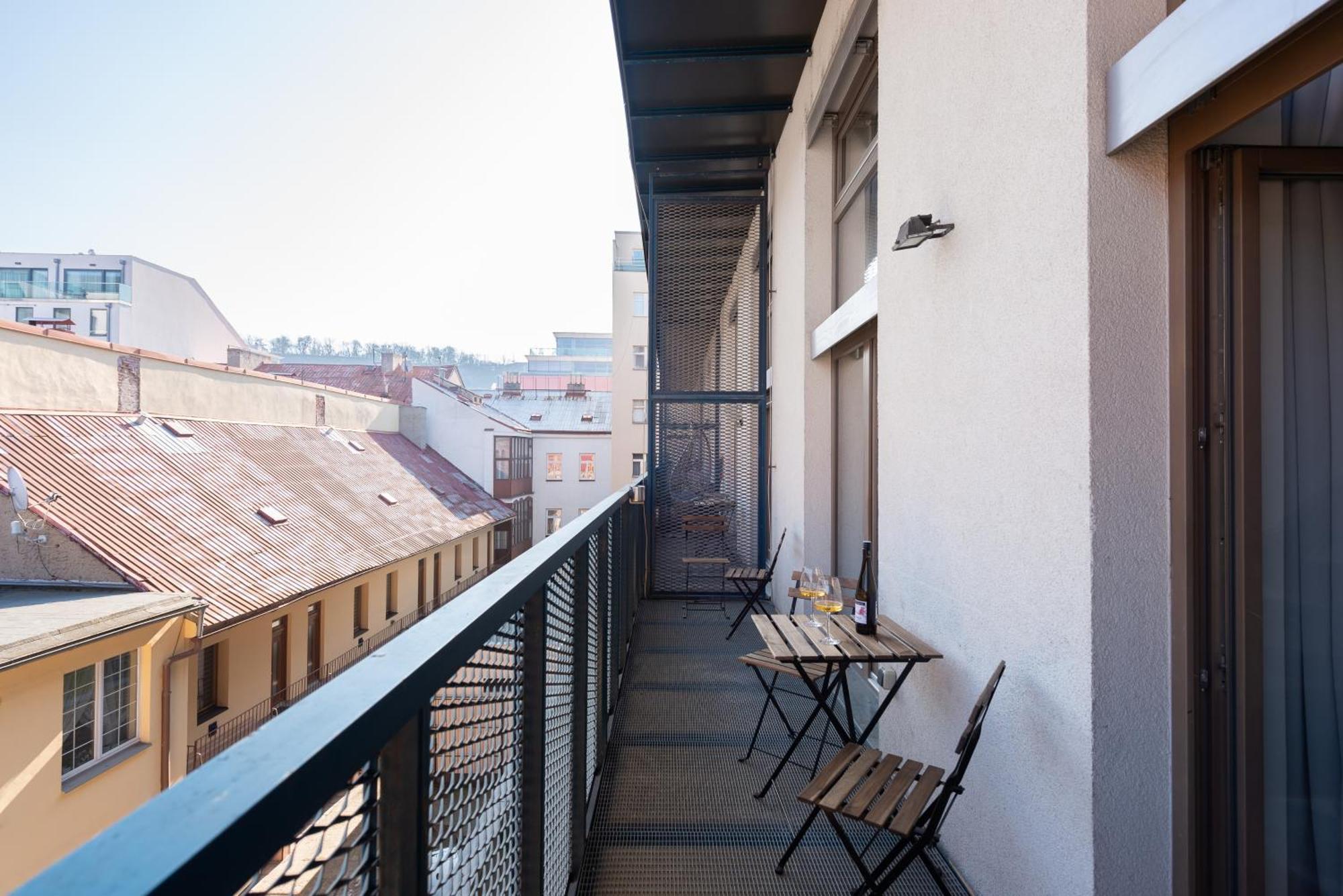 Spacious Apartments Near Karlin Square Prague Exterior photo