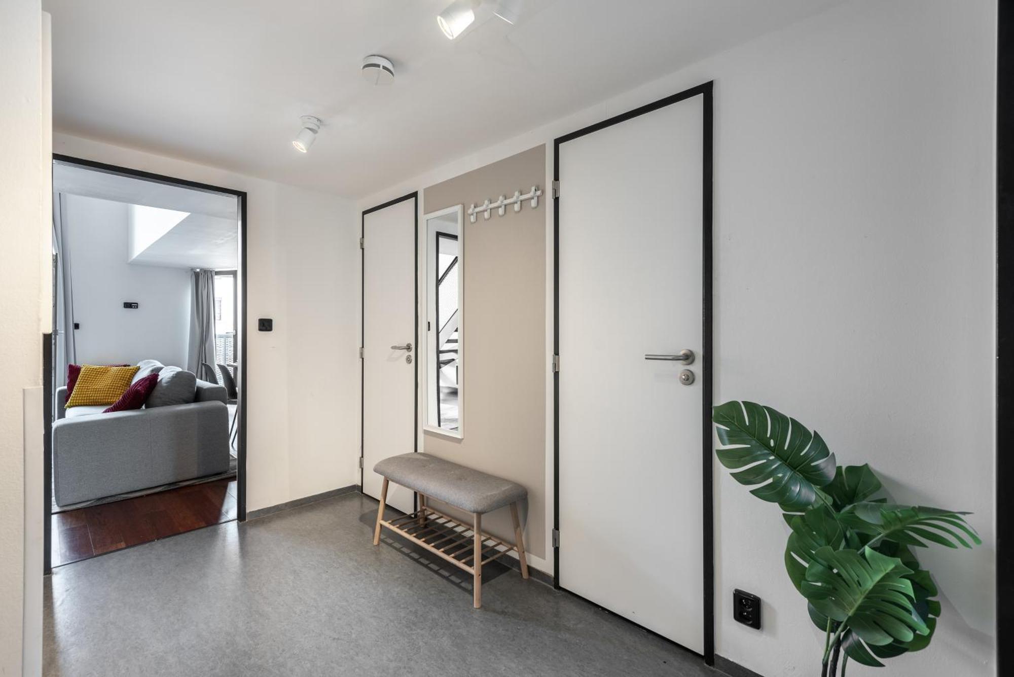 Spacious Apartments Near Karlin Square Prague Exterior photo