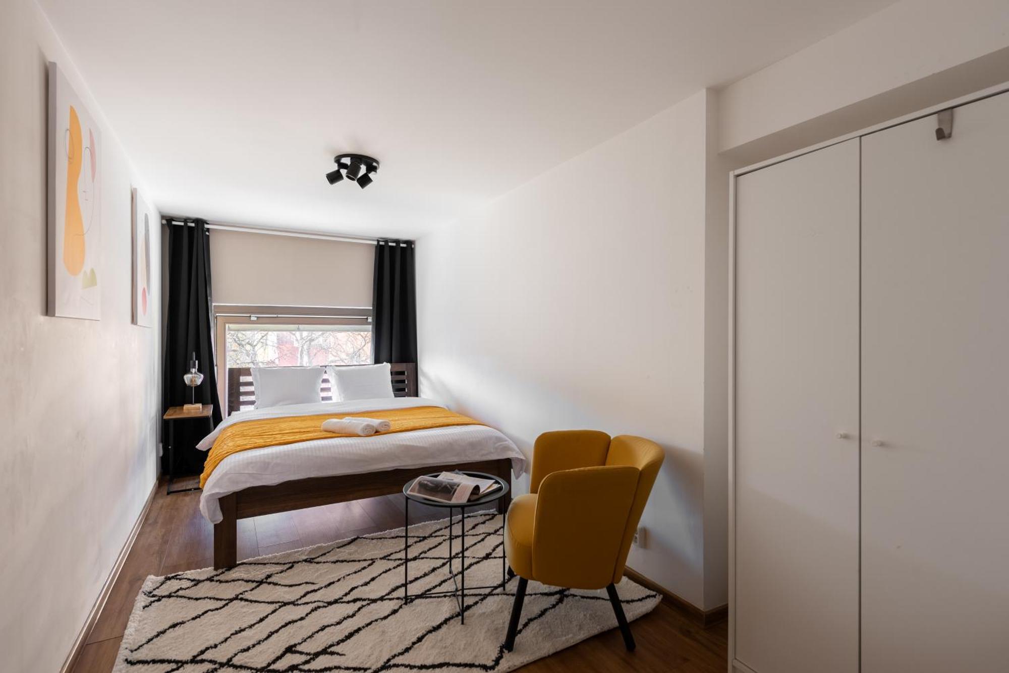 Spacious Apartments Near Karlin Square Prague Exterior photo