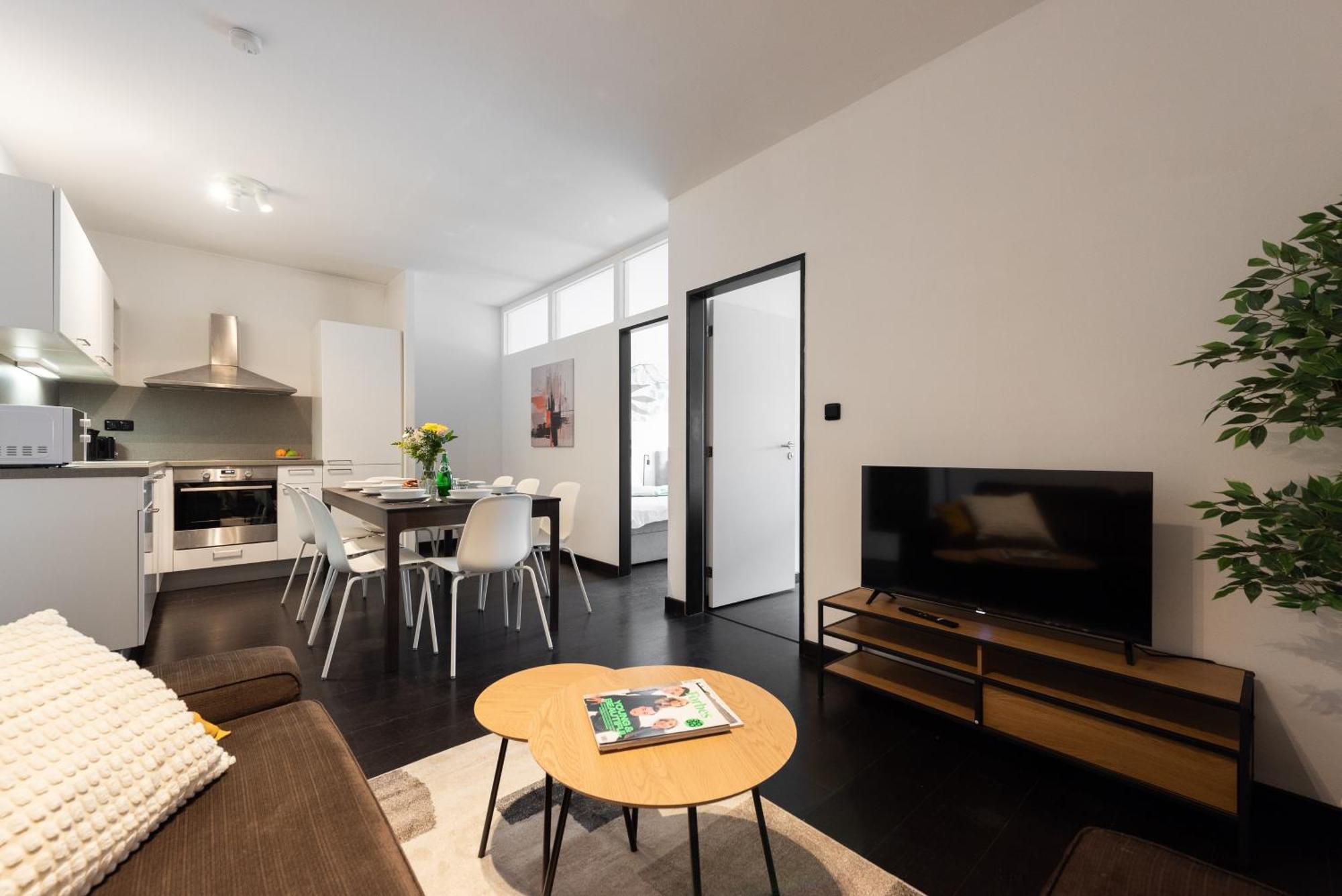 Spacious Apartments Near Karlin Square Prague Exterior photo