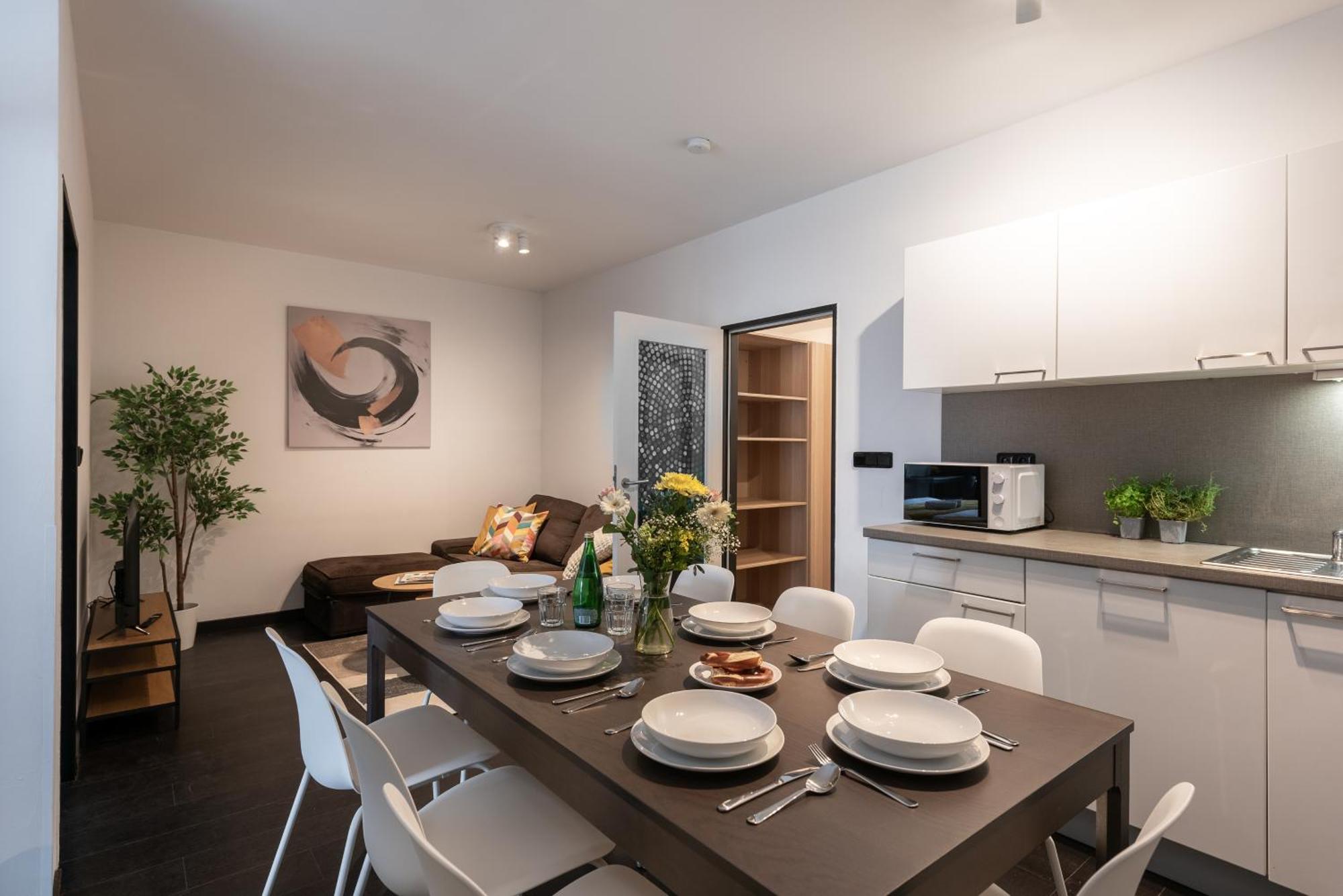 Spacious Apartments Near Karlin Square Prague Exterior photo