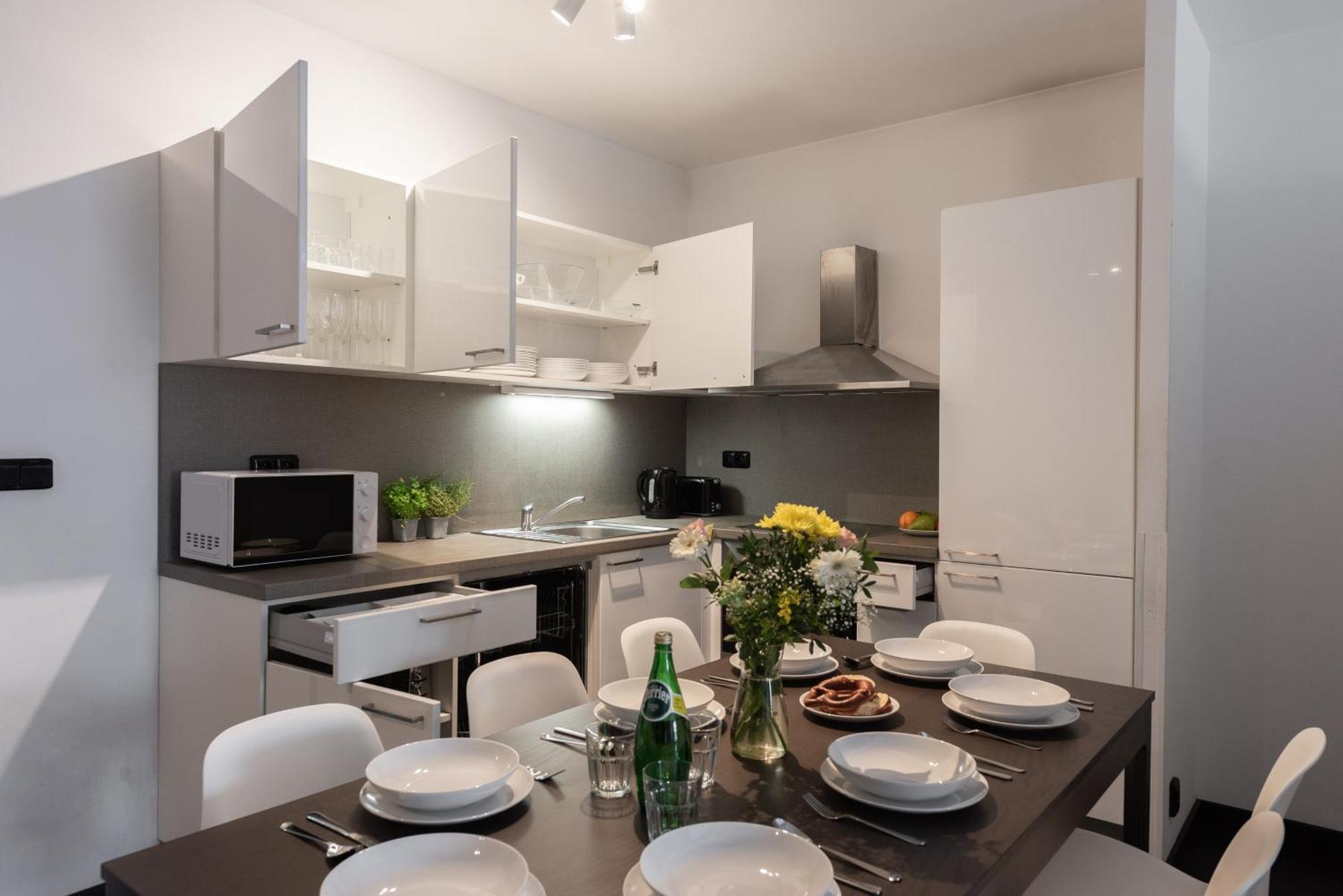 Spacious Apartments Near Karlin Square Prague Exterior photo