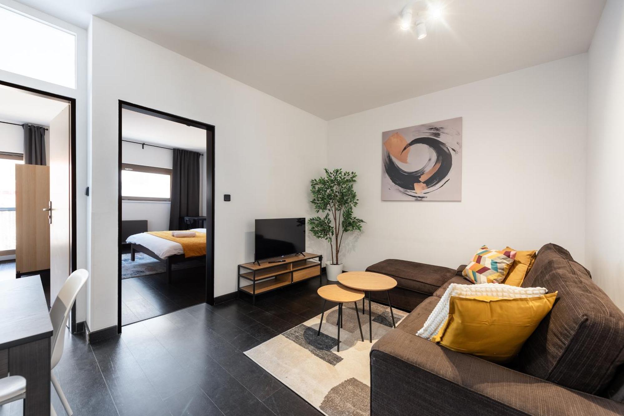 Spacious Apartments Near Karlin Square Prague Exterior photo